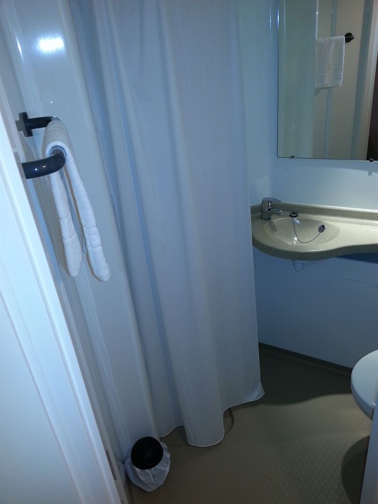 Auberge De Jeunesse Hi Bordeaux-Blanquefort - Ex Otellia Kültér fotó