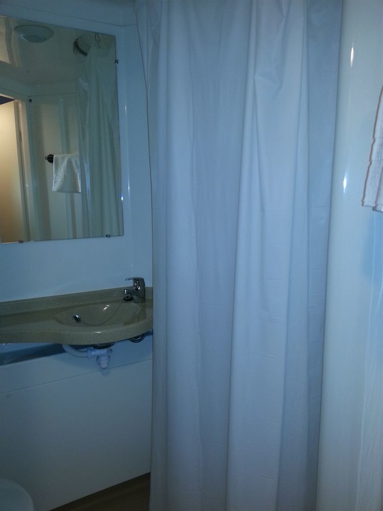 Auberge De Jeunesse Hi Bordeaux-Blanquefort - Ex Otellia Kültér fotó